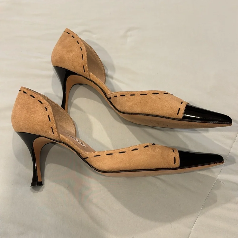 Manolo Blahnik Tan Suede Black Patent Leather Stitching 39.5 EU / 9 US